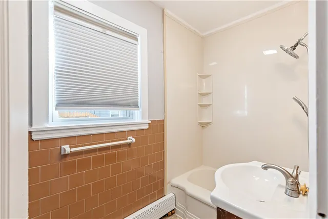 $2,400 | 41 Oak Street, Unit 43, Cranston, RI 02910