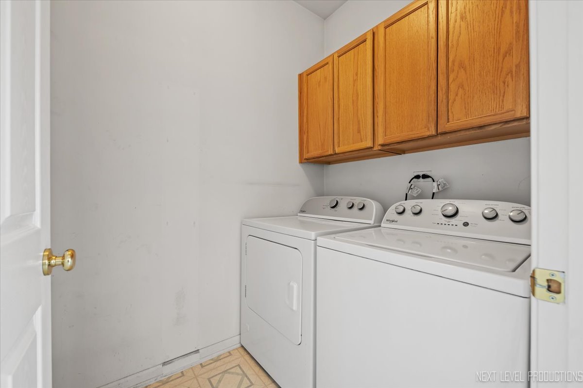 3382 Ravinia Circle, Unit 3382 Aurora, IL 60504 - Photo 14 of 33 a utility room with dryer and washer