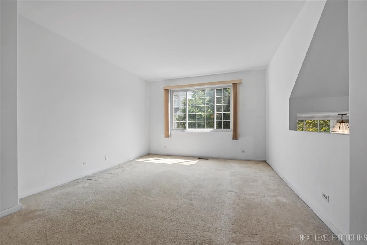 3382 Ravinia Circle, Unit 3382 Aurora, IL 60504 - Photo 4 of 33 an empty room with windows