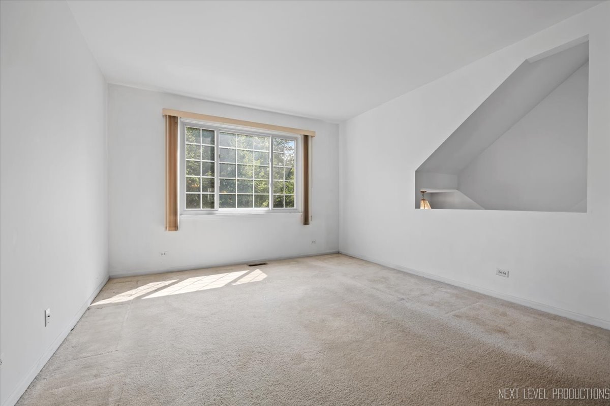 3382 Ravinia Circle, Unit 3382 Aurora, IL 60504 - Photo 5 of 33 an empty room with windows