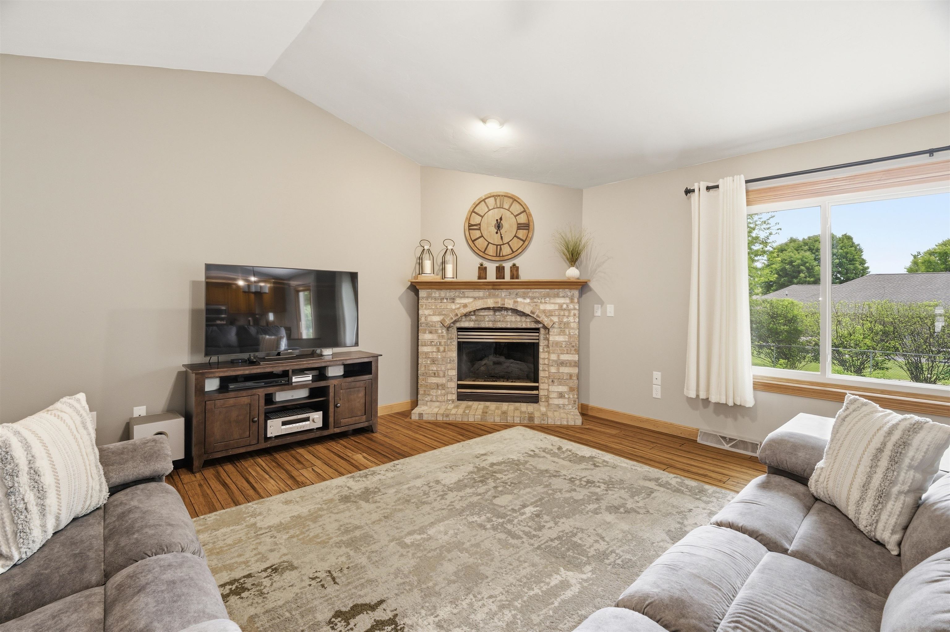 127 Barefoot Court Appleton, WI 54913 - Photo 9 of 57