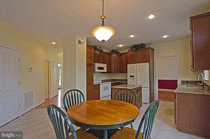 2201 Manor Spring Terrace Silver Spring, MD 20906 - Photo 9 of 29 Kitchen