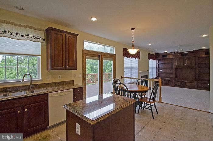 2201 Manor Spring Terrace Silver Spring, MD 20906 - Photo 10 of 29 Kitchen