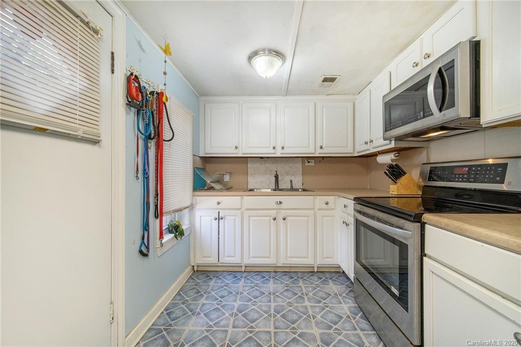 3809 Plainview Road Charlotte, NC 28208 - Photo 7 of 30