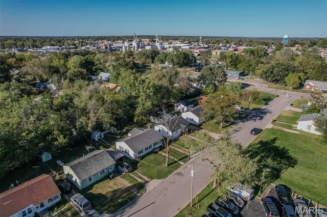 $159,900 | 406 Perry Street, Lebanon, MO 65536