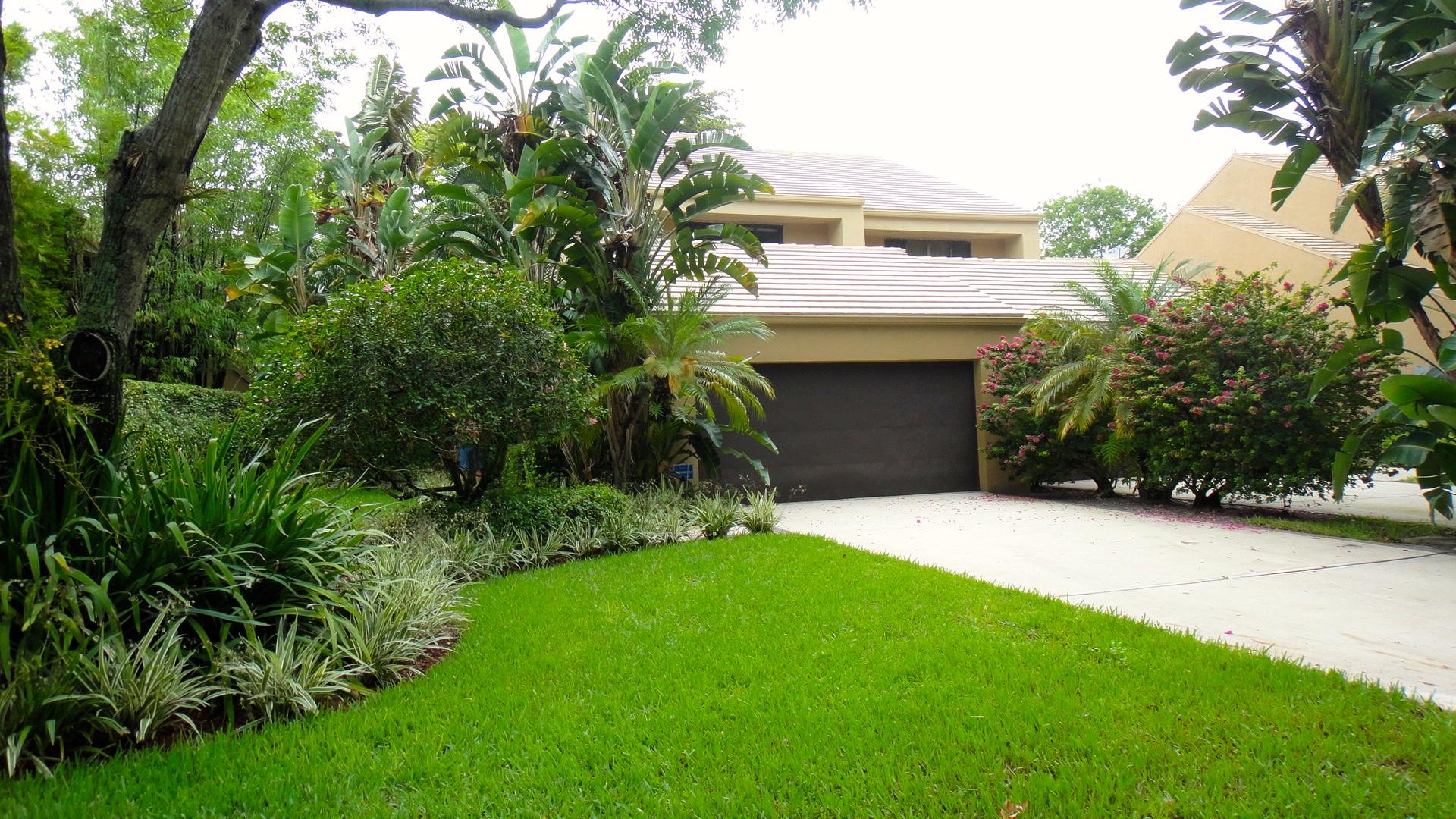 725 St Albans Drive Boca Raton, FL 33486 - Photo 2 of 32 Front
