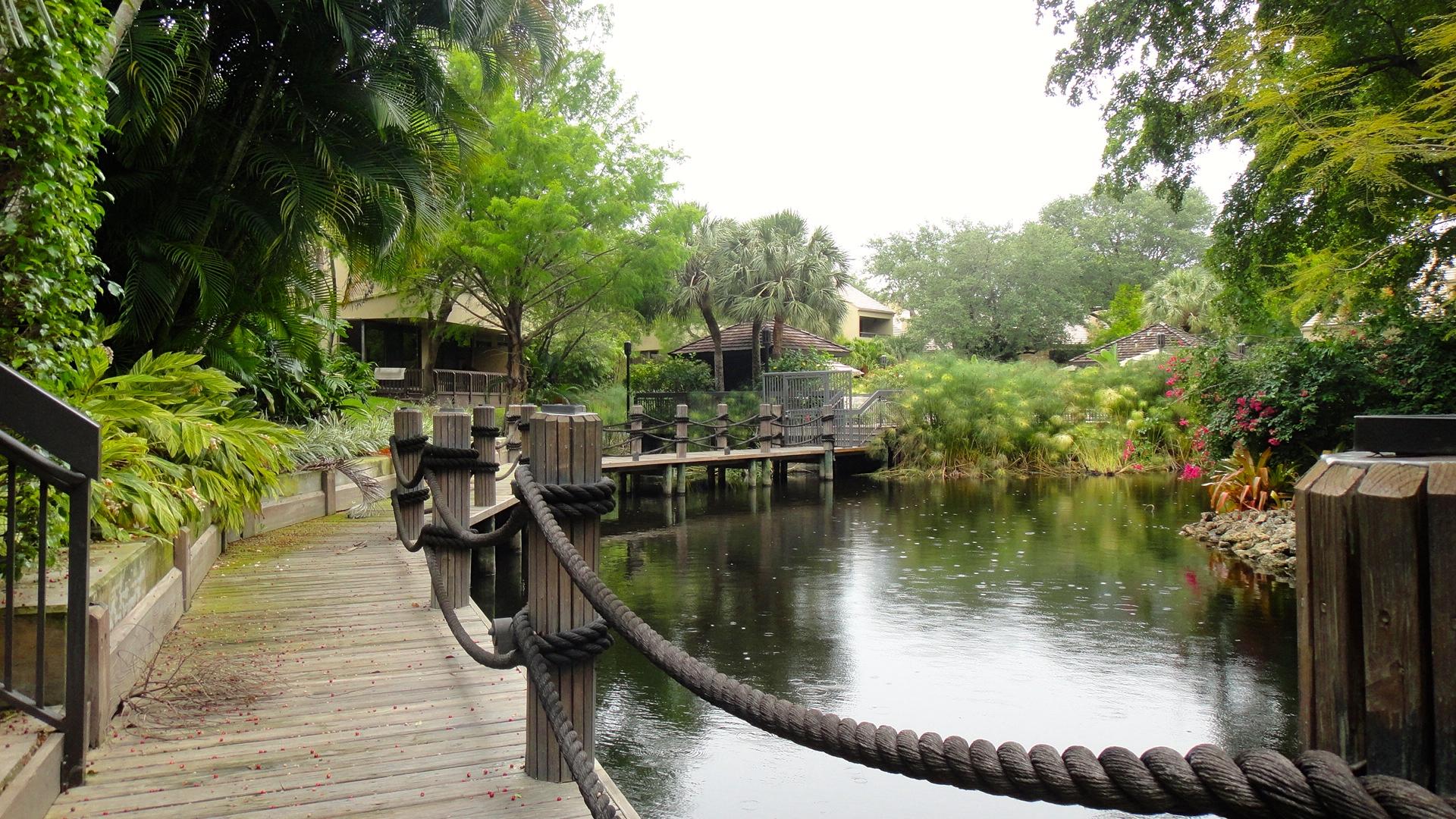 725 St Albans Drive Boca Raton, FL 33486 - Photo 29 of 32 Going to the Pool