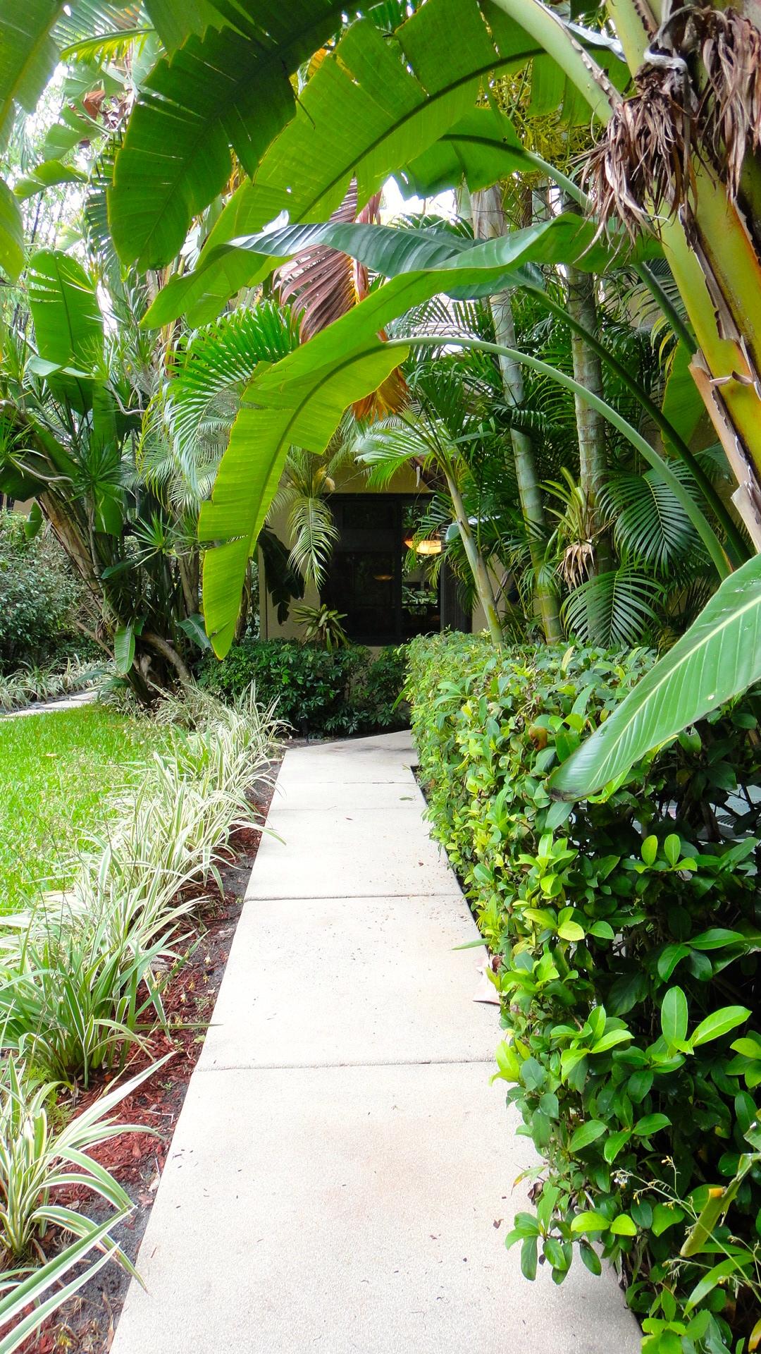 725 St Albans Drive Boca Raton, FL 33486 - Photo 30 of 32 Walk way to Front Door