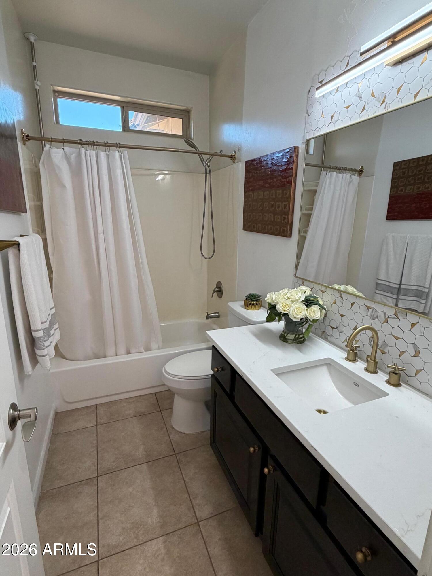 1507 East Apollo Road Phoenix, AZ 85042 - Photo 18 of 18 GuestBath
