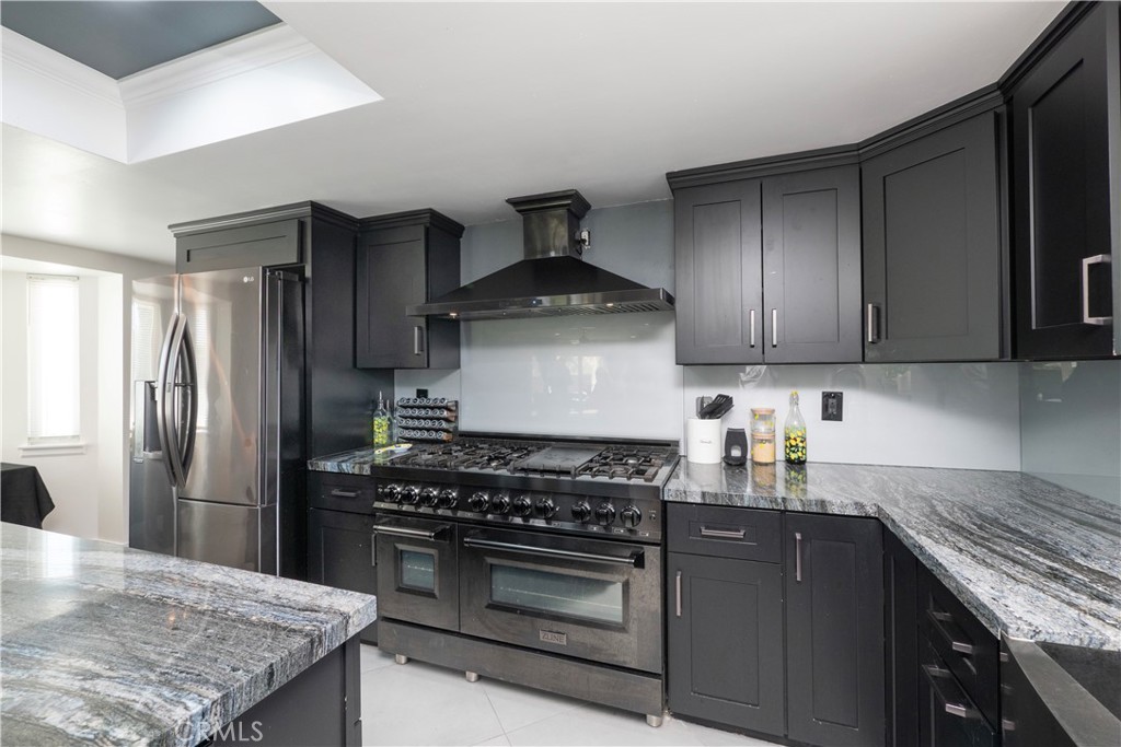 14681 Choco Road Apple Valley, CA 92307 - Photo 16 of 75 48 inch stove