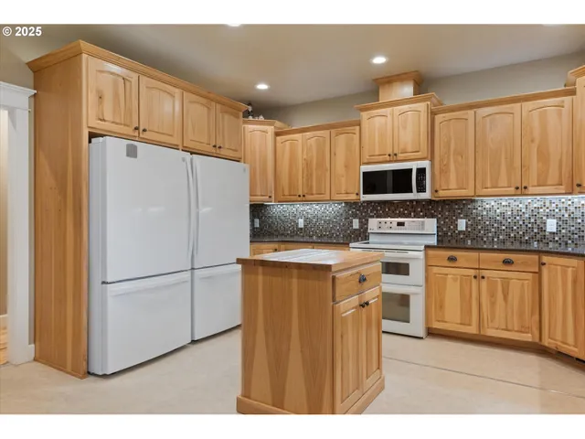 $1,075,000 | 42526 Salmon Cr Road, Baker City, OR 97814