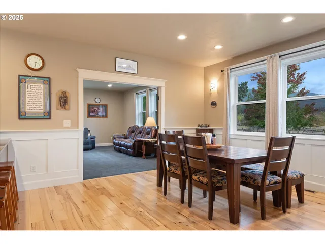 $1,075,000 | 42526 Salmon Cr Road, Baker City, OR 97814