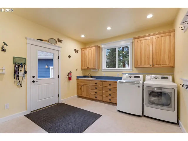 $1,075,000 | 42526 Salmon Cr Road, Baker City, OR 97814