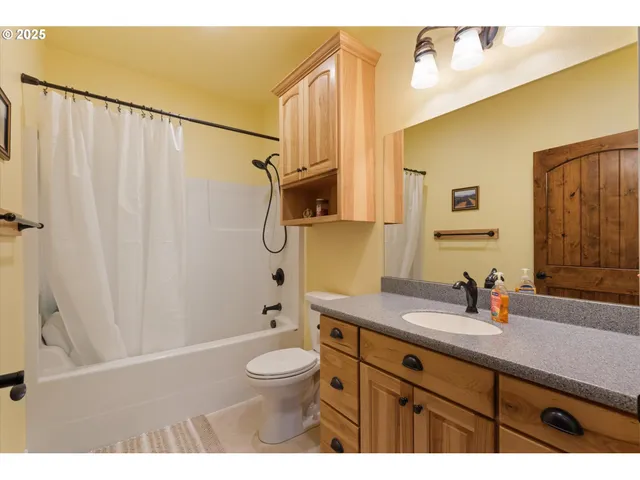 $1,075,000 | 42526 Salmon Cr Road, Baker City, OR 97814