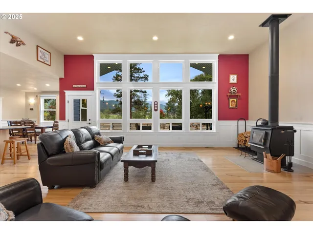 $1,075,000 | 42526 Salmon Cr Road, Baker City, OR 97814