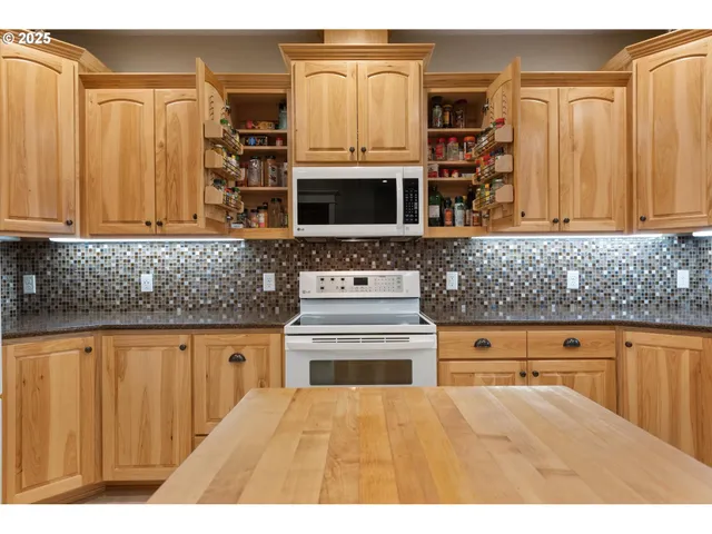 $1,075,000 | 42526 Salmon Cr Road, Baker City, OR 97814