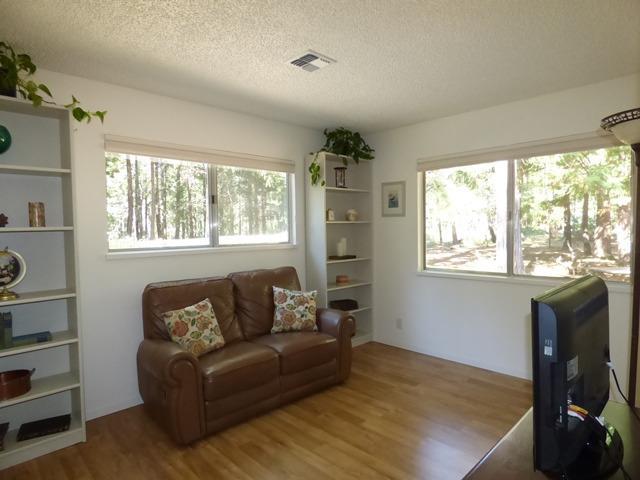 654 Naue Way O'Brien, OR 97534 - Photo 18 of 27 2nd Bedroom