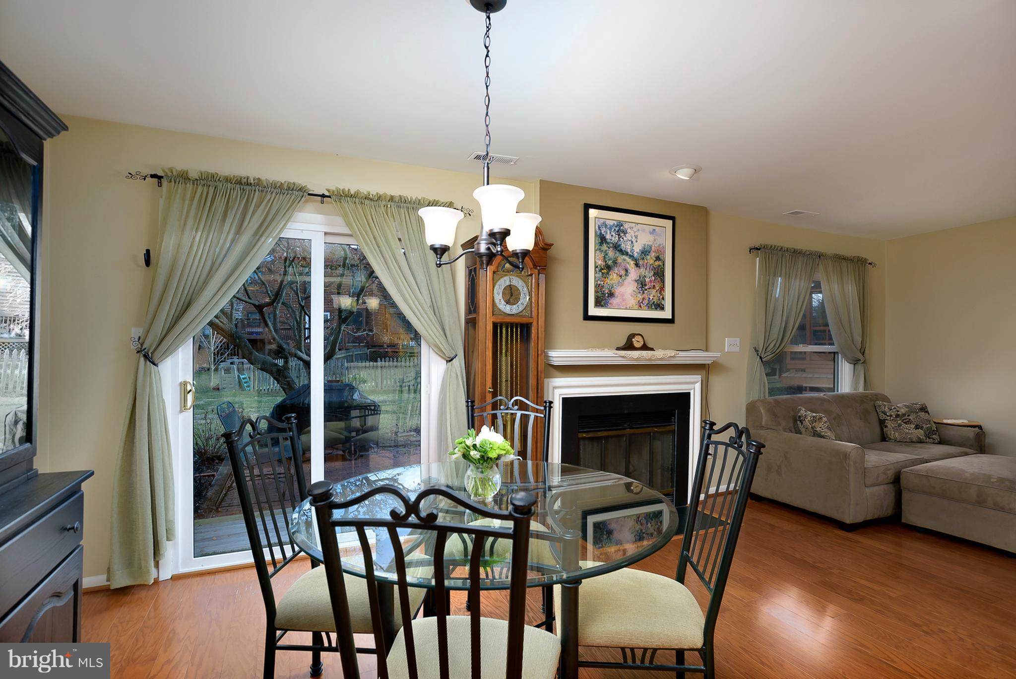 6311 Red Haven Road Columbia, MD 21045 - Photo 13 of 29 Living/Dining Area