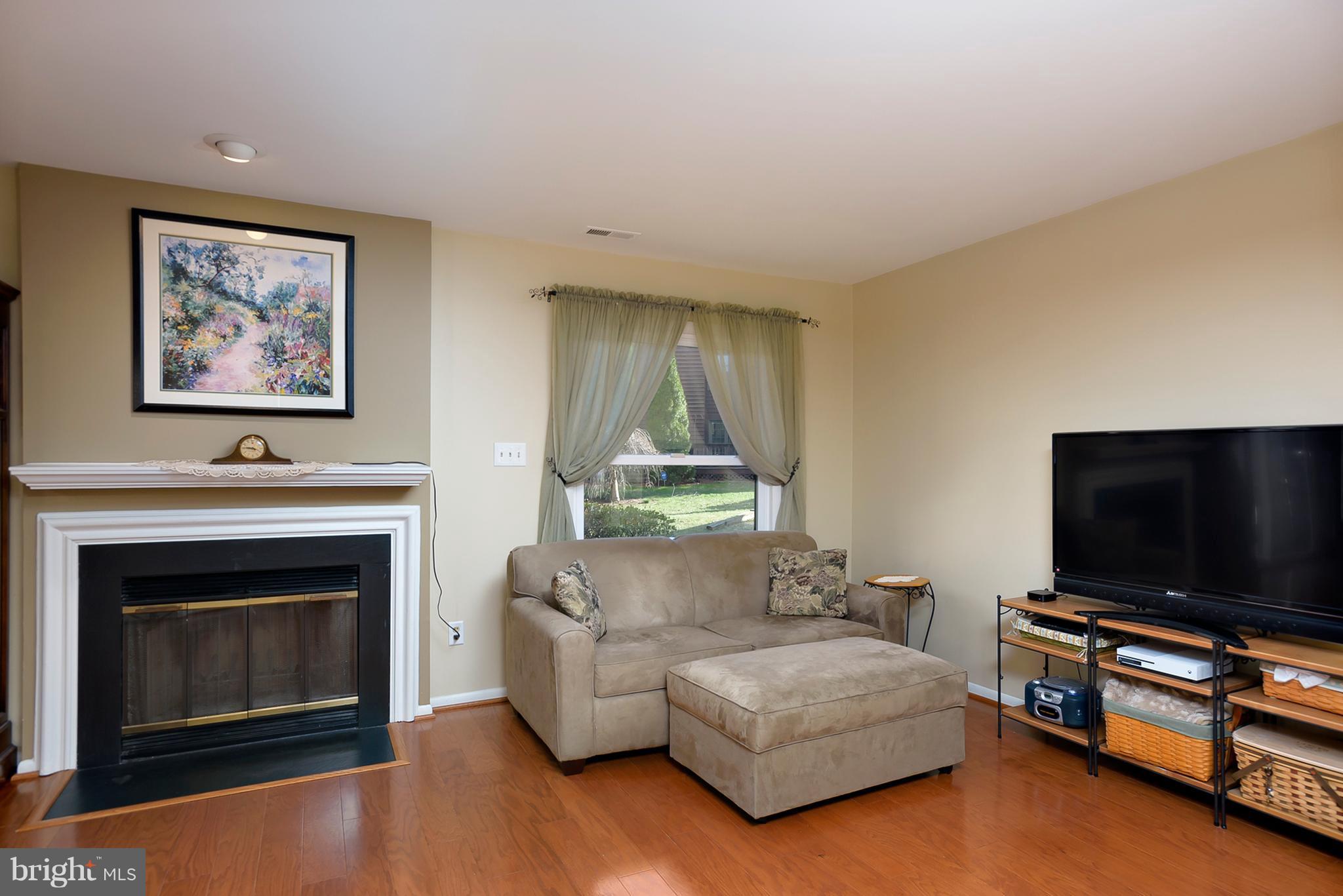 6311 Red Haven Road Columbia, MD 21045 - Photo 14 of 29 Living Room