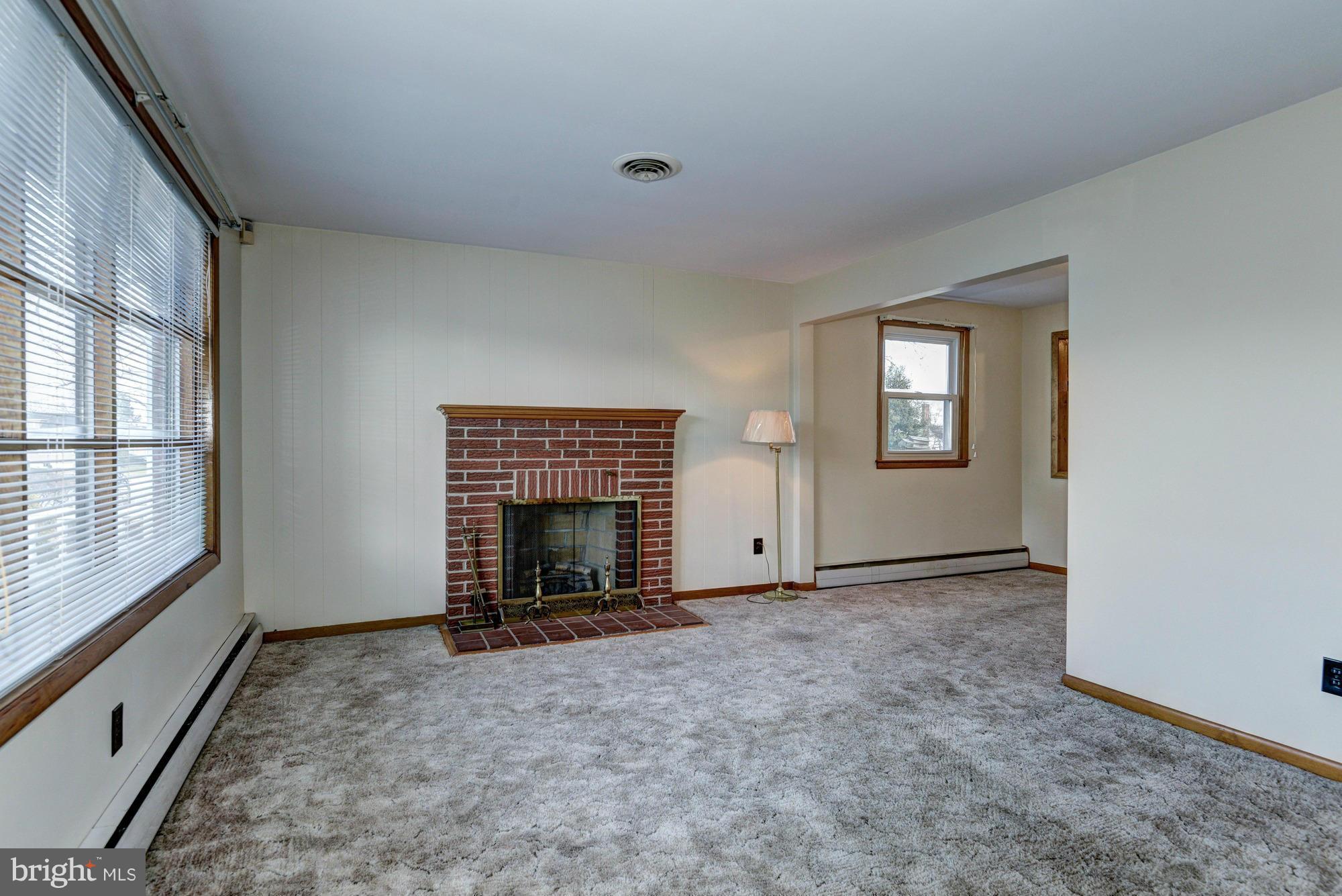 229 Meadow Road Pasadena, MD 21122 - Photo 5 of 19 Living Room