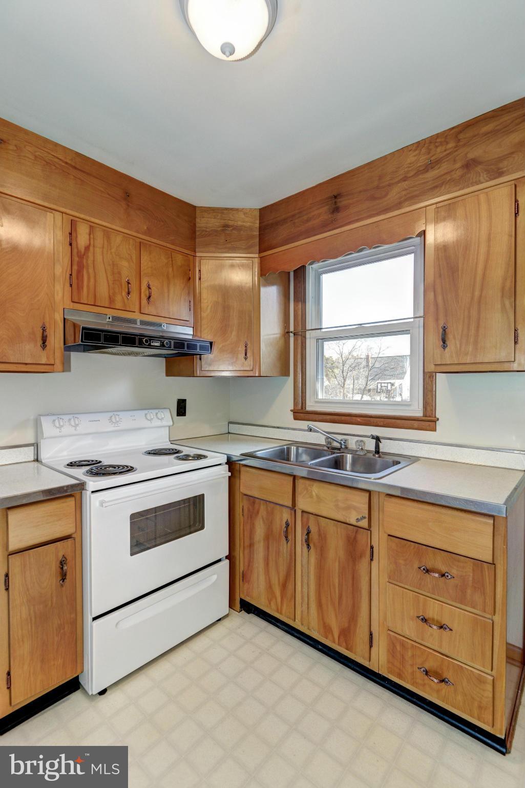 229 Meadow Road Pasadena, MD 21122 - Photo 8 of 19 Kitchen