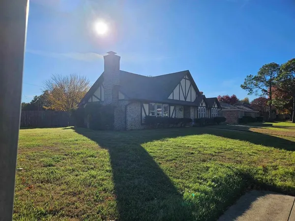 a view of a back yard of the house