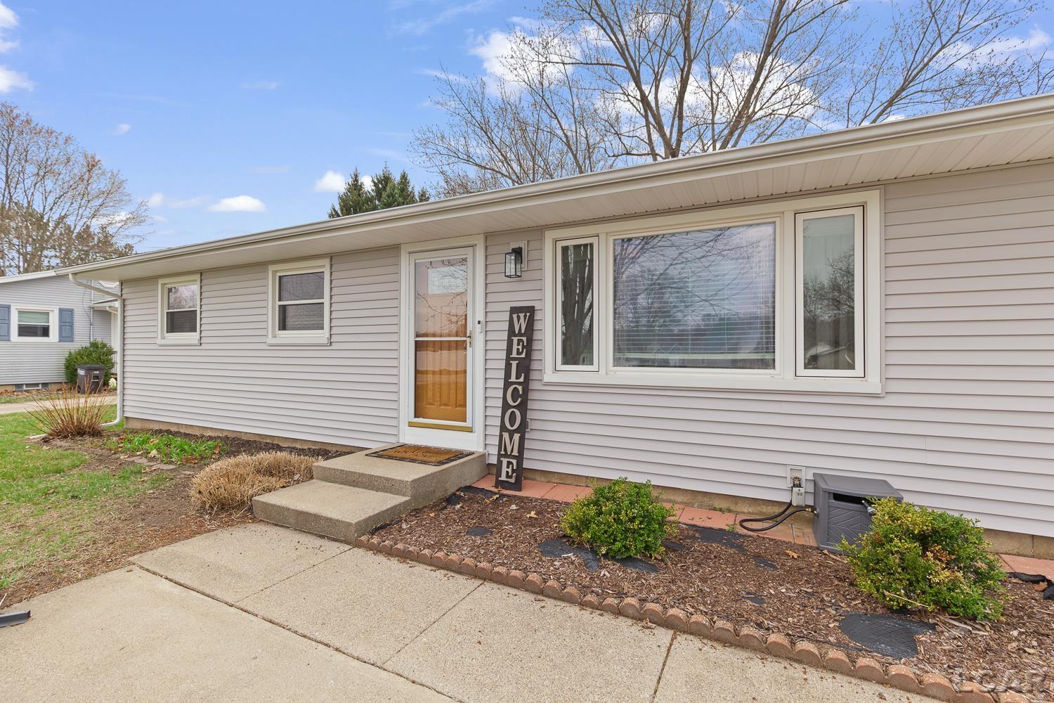 4130 North Draper Road Jackson, MI 49203 - Photo 2 of 40 50170517-5798aa3a-d101-4466-b299-43751c7a8d2c.JPG