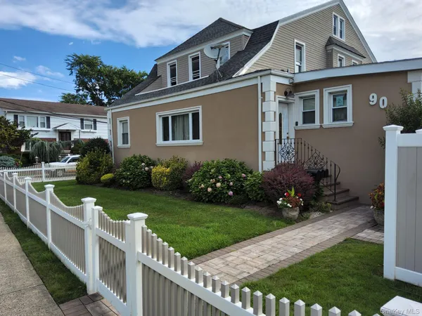 $3,800 | 90 Hempstead Avenue, Lynbrook, NY 11563
