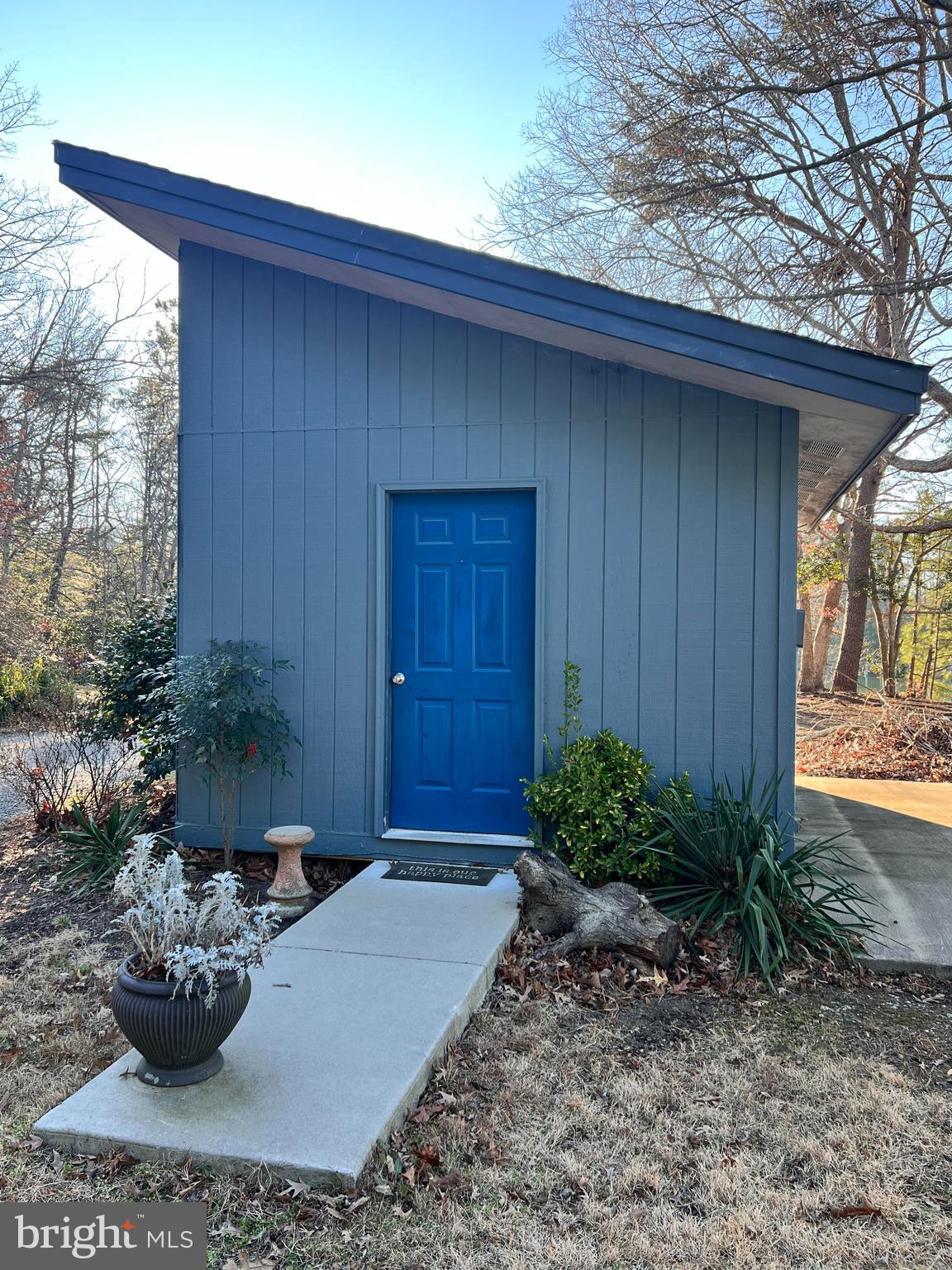 152 Swann Court Reedville, VA 22539 - Photo 5 of 33 a view of a backyard with plants and outdoor seating