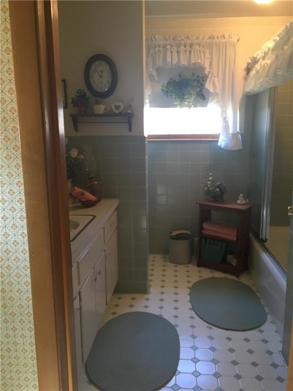 1164 Walton Road Jeannette, PA 15644 - Photo 9 of 18 Gallery Image 9