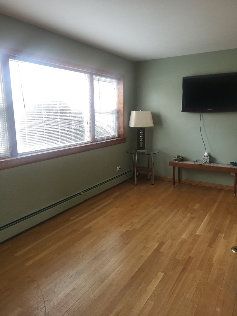 50 West Avenue, Unit 1S Riverside, IL 60546 - Photo 3 of 20 a room with furniture and a window