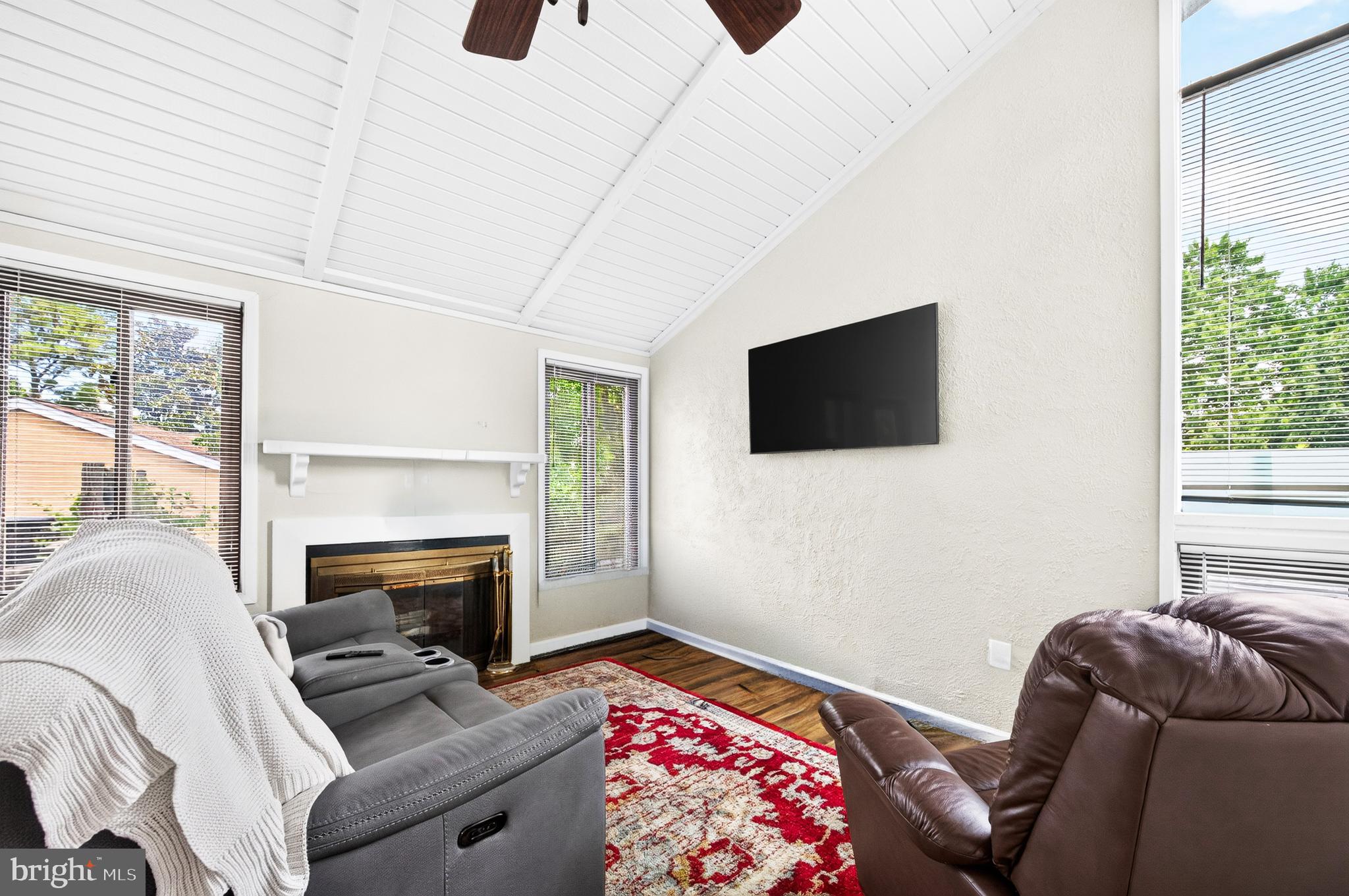 160 Magnolia Road Sterling, VA 20164 - Photo 8 of 25 Family room