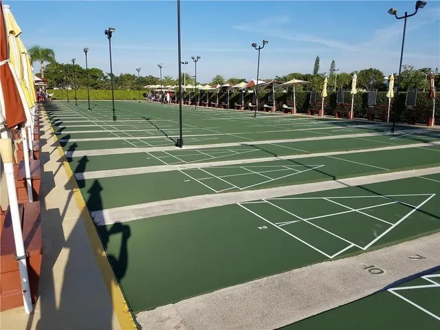 a view of a tennis court