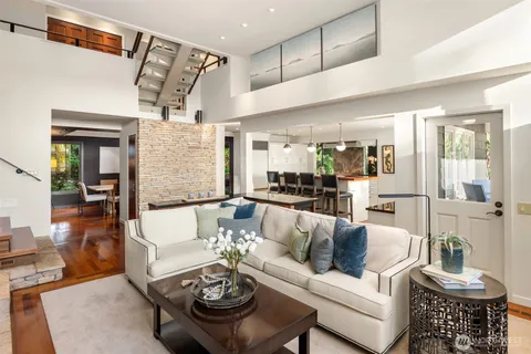 $3,850,000 | 4889 Forest Avenue Southeast, Mercer Island, WA 98040