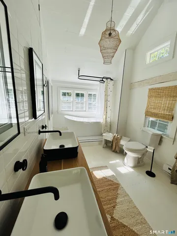 $885,000 | 25 East Shore Road, Washington, CT 06777