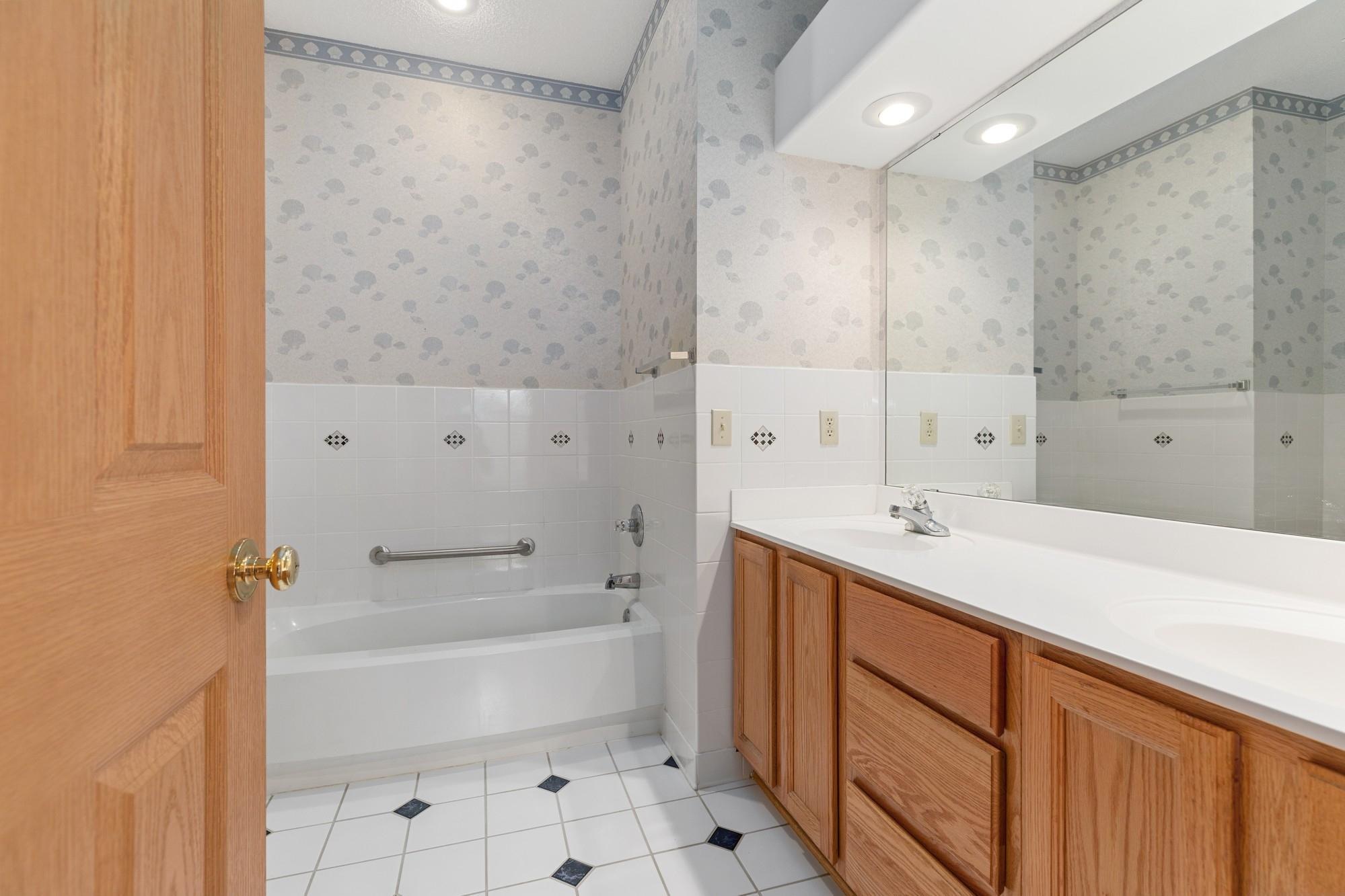 8863 Compton Drive Inver Grove Heights, MN 55076 - Photo 15 of 21 Gallery Image 15