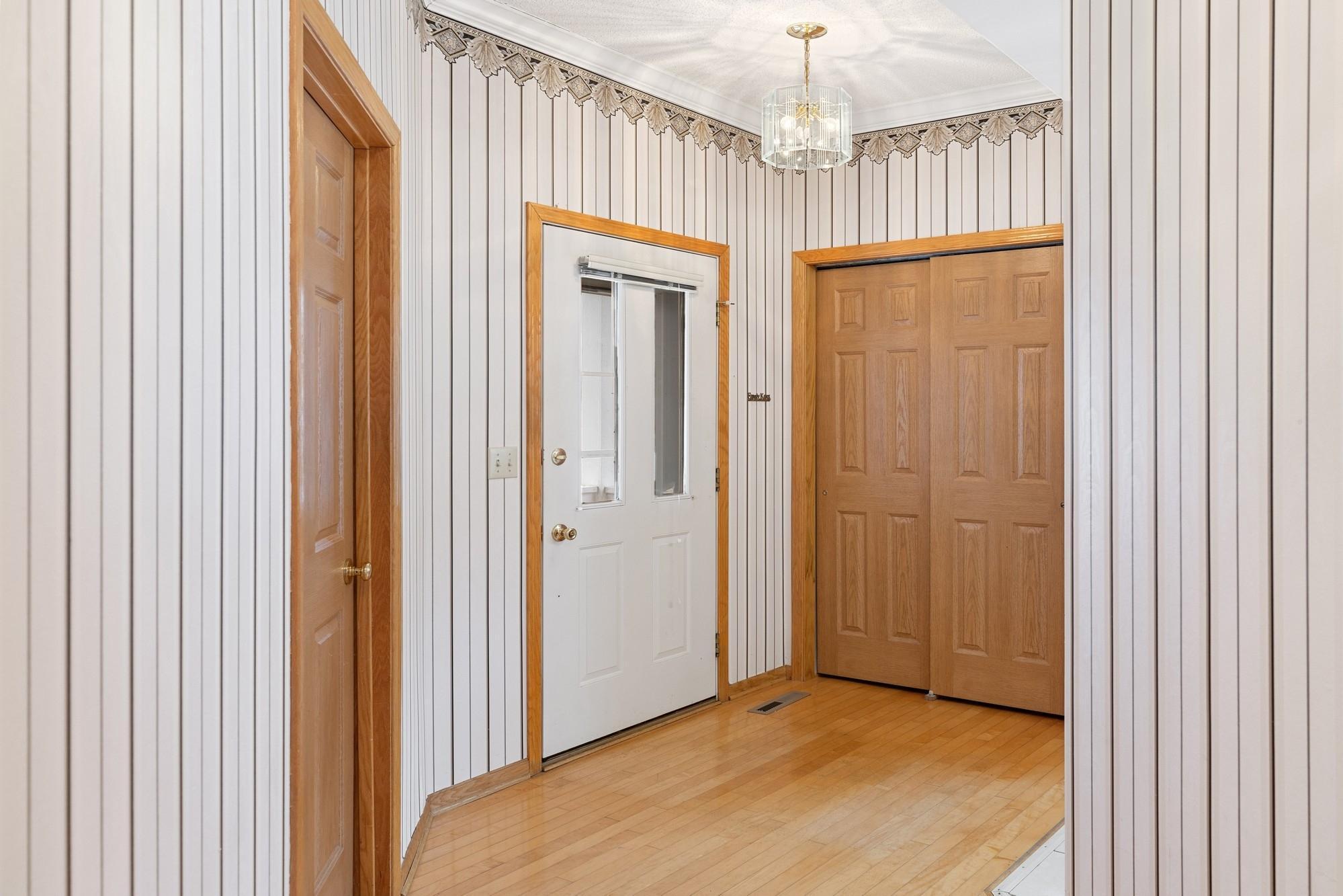 8863 Compton Drive Inver Grove Heights, MN 55076 - Photo 3 of 21 Gallery Image 3