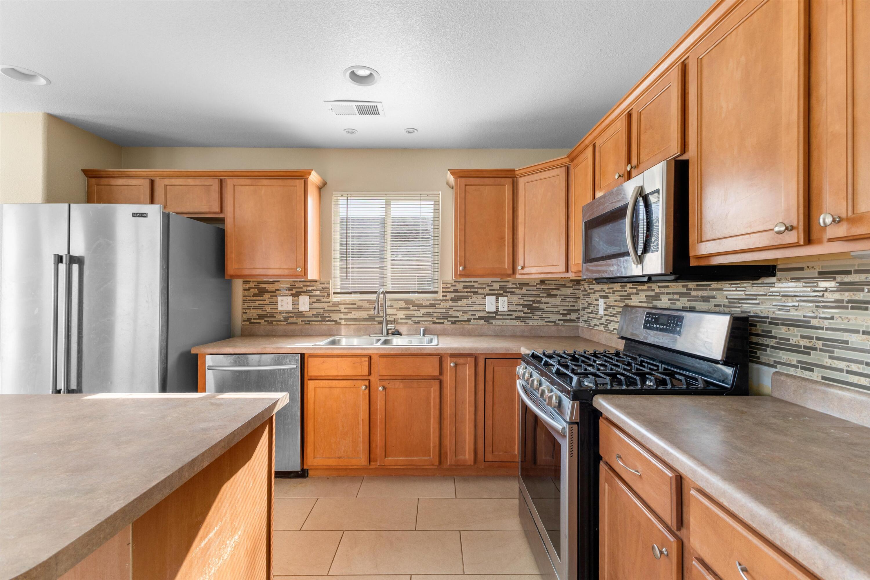 3333 Hunters Meadows Circle Northeast Rio Rancho, NM 87144 - Photo 9 of 39 Gallery Image 9