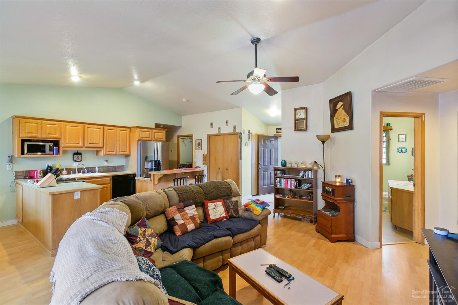 1727 Southwest 27th Street Redmond, OR 97756 - Photo 8 of 25 Gallery Image 8