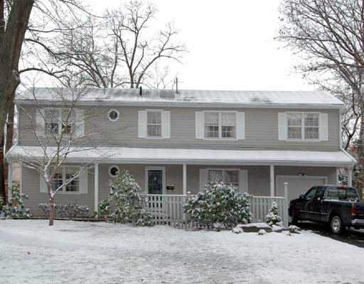 21 Rip Van Winkle Circle Warwick, RI 02886 - Photo 1 of 8 Exterior Front.