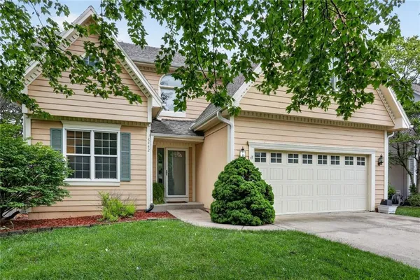 $485,000 | 8442 Lakeview Avenue, Lenexa, KS 66219
