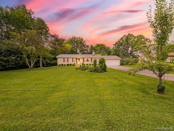 $2,000 | 52010 11 Mile Road, South Lyon, MI 48178