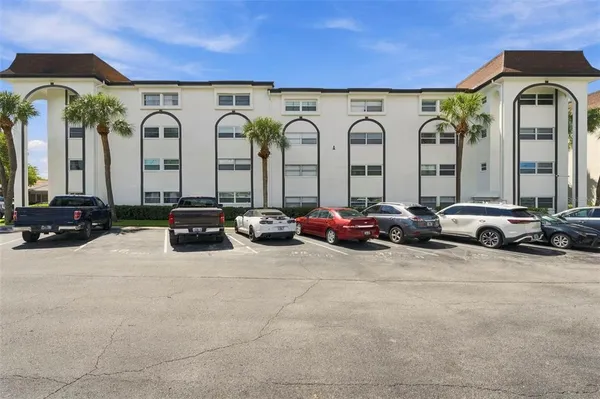 $1,375 | 2525 West Bay Drive, Unit A22, Belleair Bluffs, FL 33770