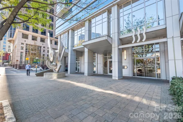 $379,000 | 333 West Trade Street, Unit 2502, Charlotte, NC 28202