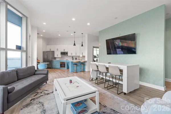 $379,000 | 333 West Trade Street, Unit 2502, Charlotte, NC 28202