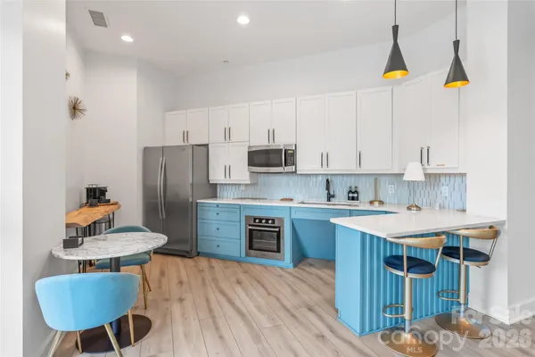 $379,000 | 333 West Trade Street, Unit 2502, Charlotte, NC 28202