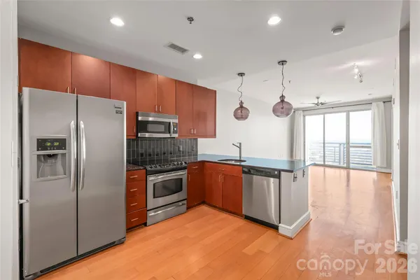 $379,000 | 333 West Trade Street, Unit 2502, Charlotte, NC 28202