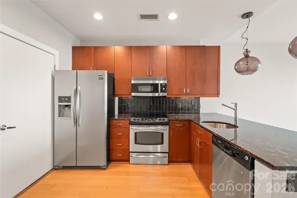 $379,000 | 333 West Trade Street, Unit 2502, Charlotte, NC 28202