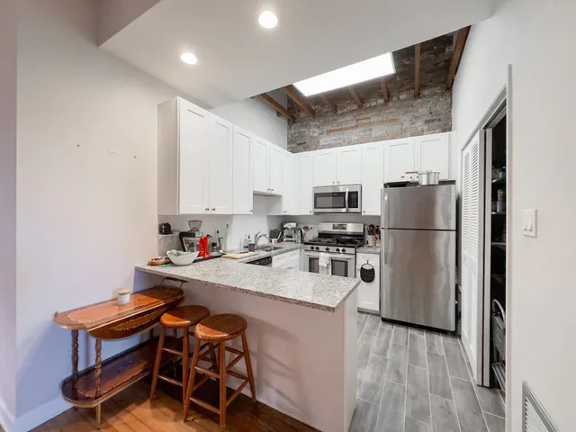 $2,650 | 2136 North Clifton Avenue, Unit 2F, Chicago, IL 60614