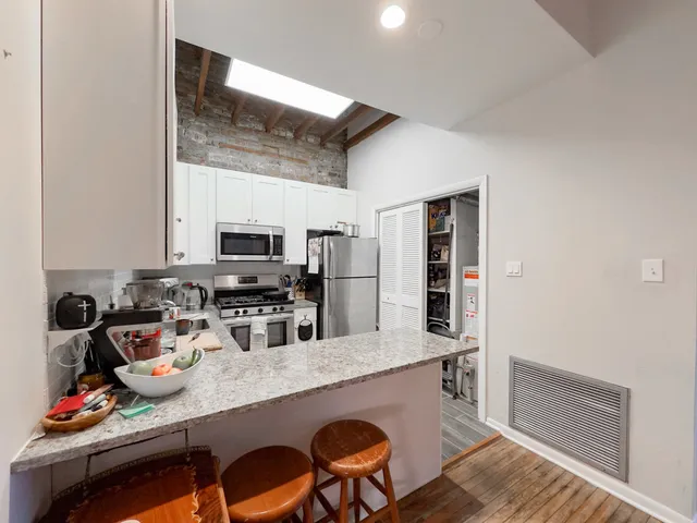 $2,650 | 2136 North Clifton Avenue, Unit 2F, Chicago, IL 60614